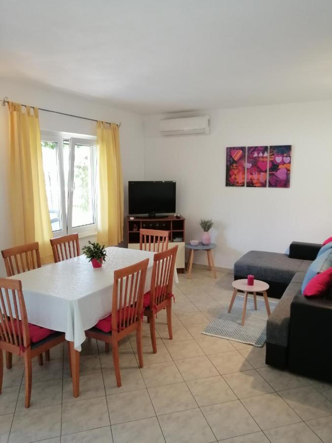 Apartments Iris Marina Zewnętrze zdjęcie